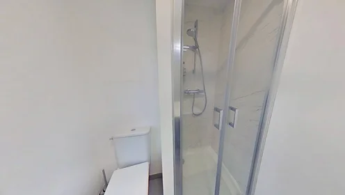 Quarto privado em residência em 54 Avenue de la Croix Blanche, imagem 9 de 16