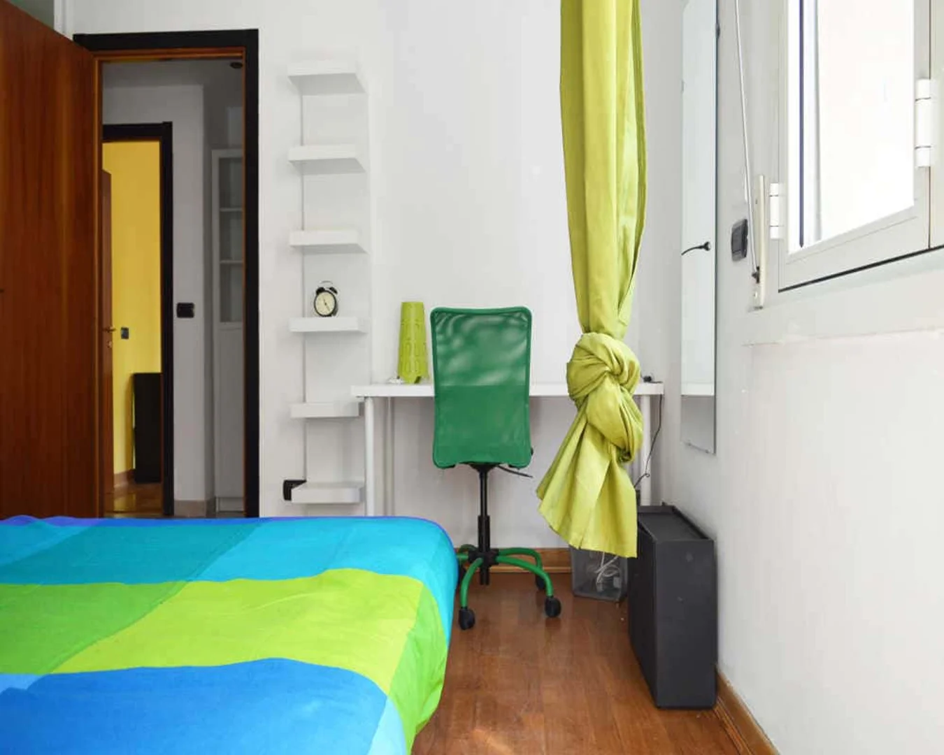 Habitación acogedora para estudiantes disponible en