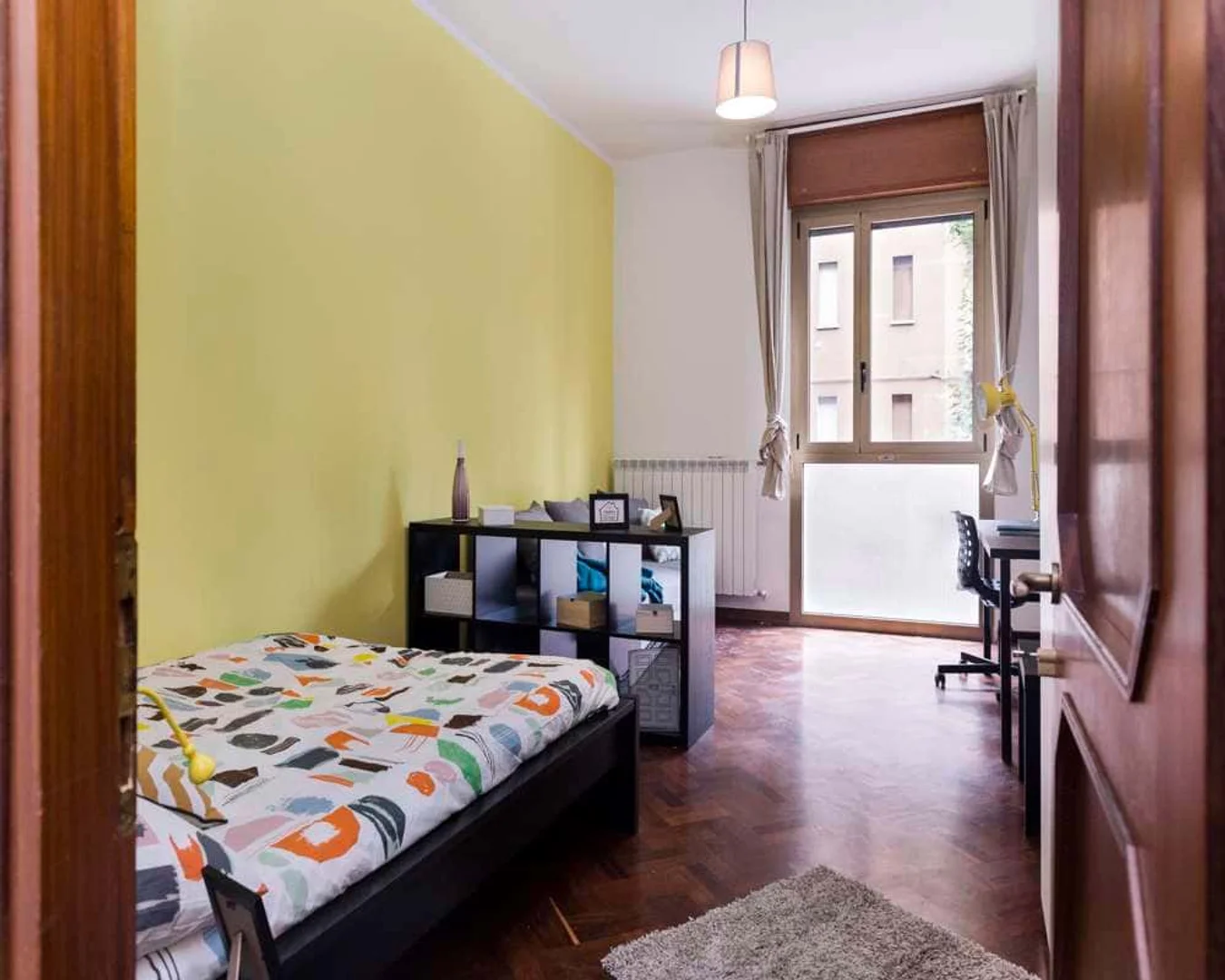 Chambre conviviale pour les étudiants dans  avec des équipements modernes