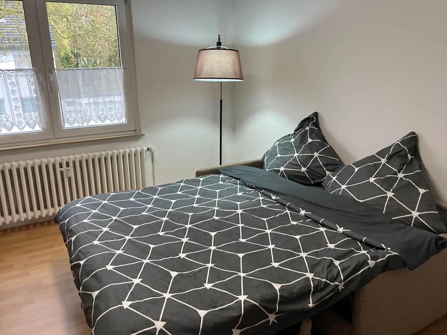 Student-friendly room in with modern amenities