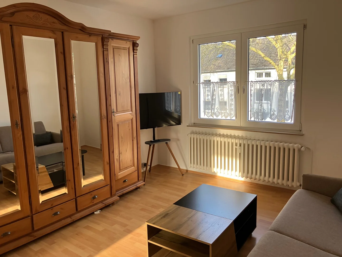 Economical student room with convenient location in