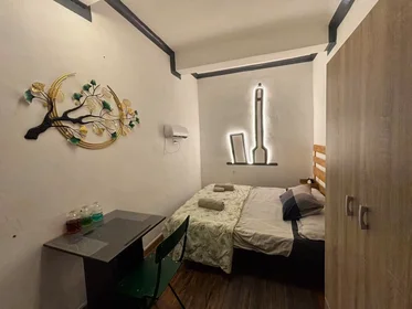 私人房间 在 Via Broccaindosso, San Vitale, 10的图像1