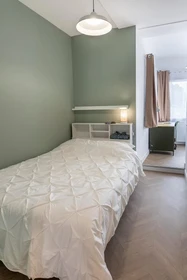 Cheap private room in Lyon