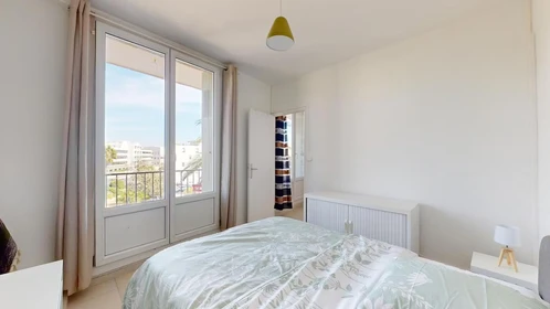 Room for rent in a shared flat in Toulon