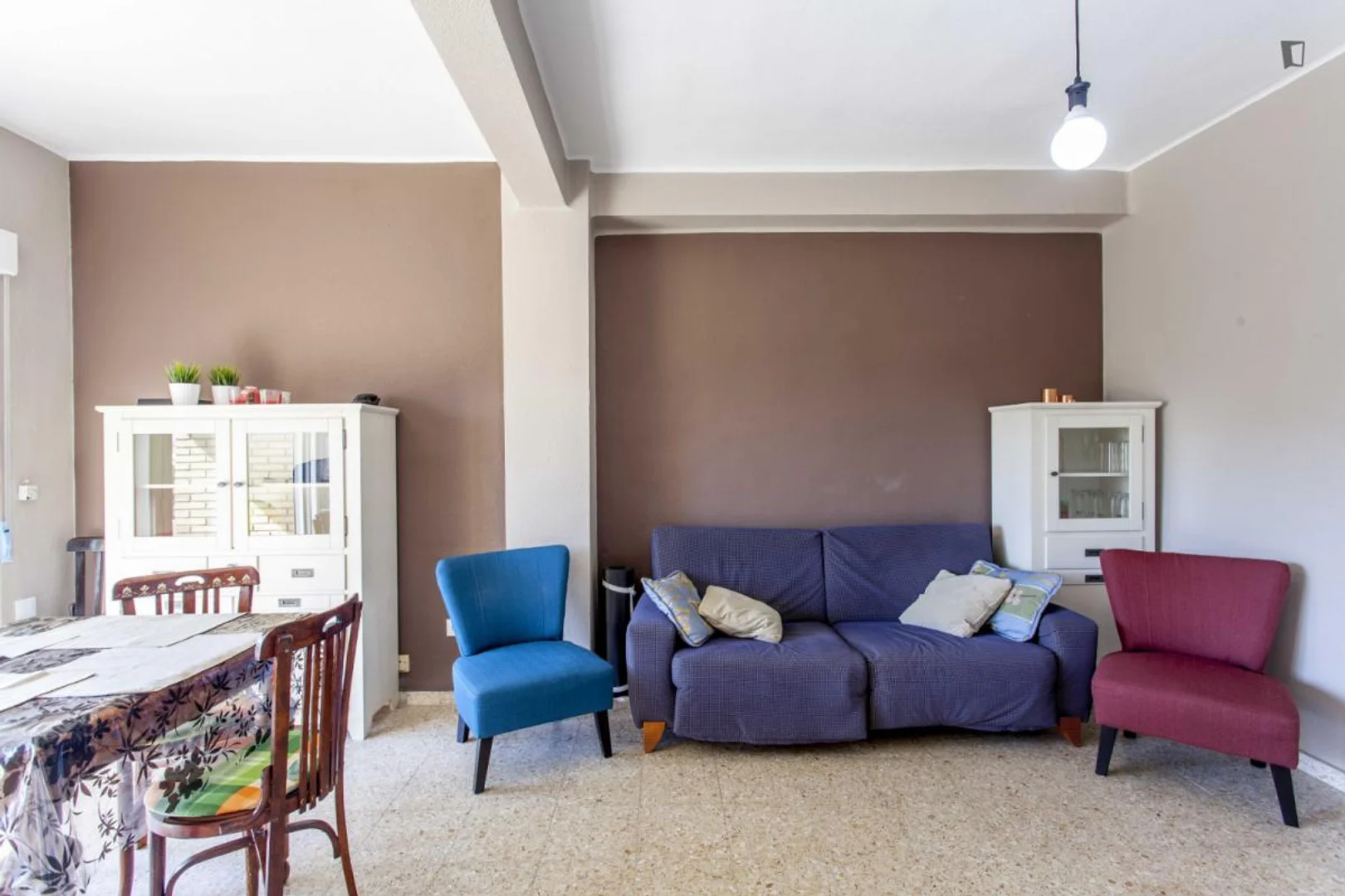 Habitación estudiantil económica con ubicación conveniente en 