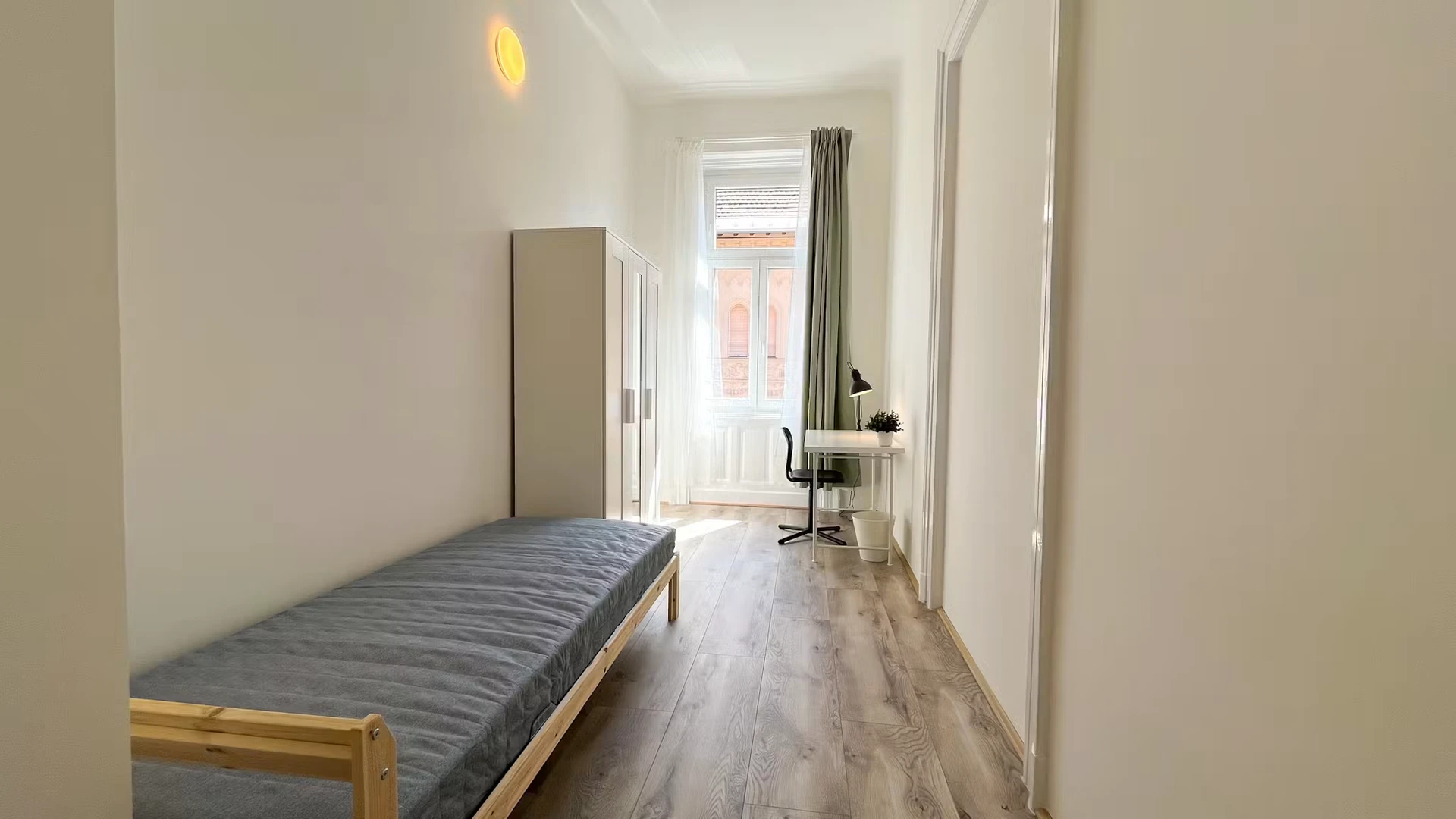 Economical student room with convenient location in 