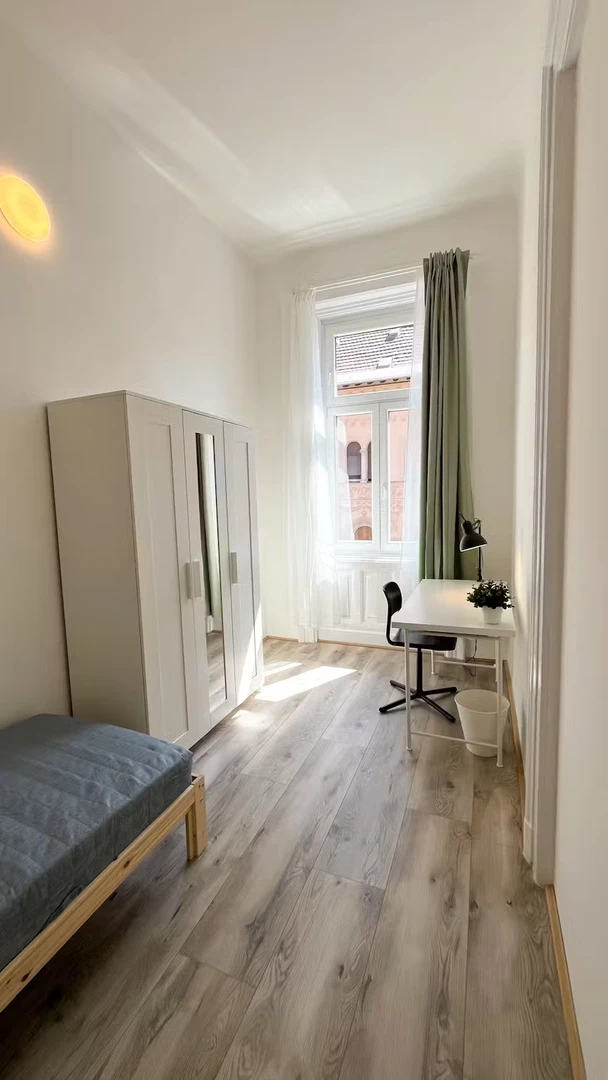 Budget-friendly student room close to campus in 