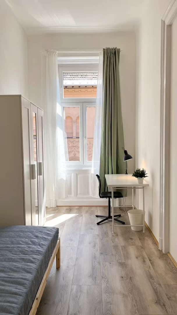 Economical student room with convenient location in 