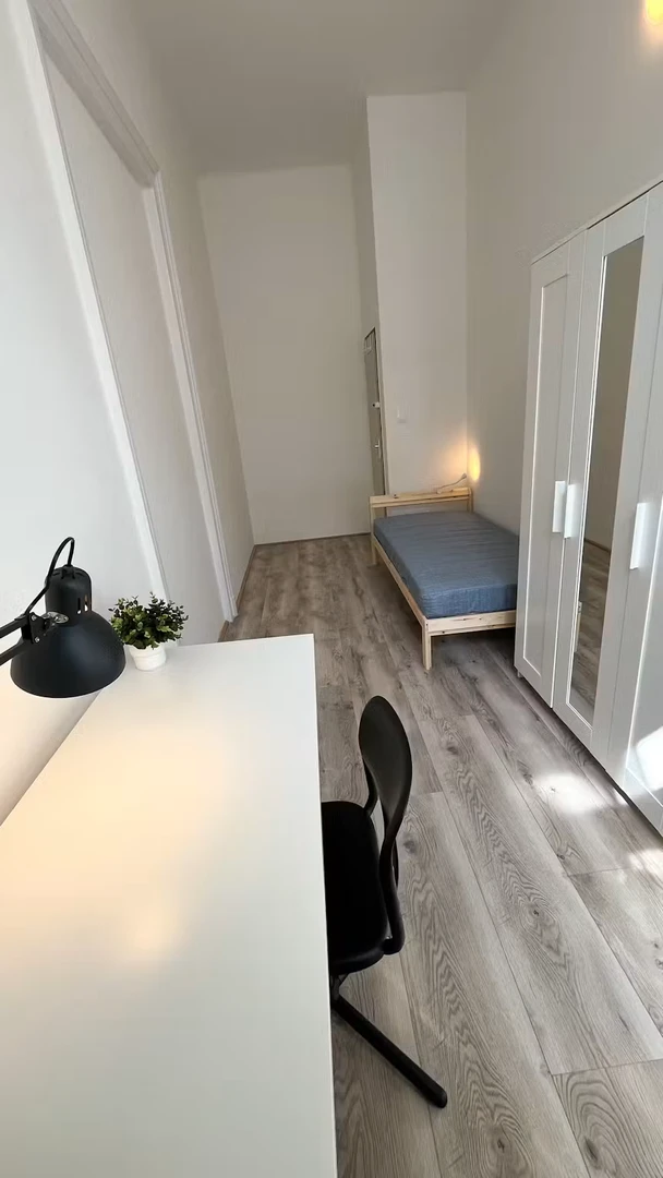 Economical student room with convenient location in 