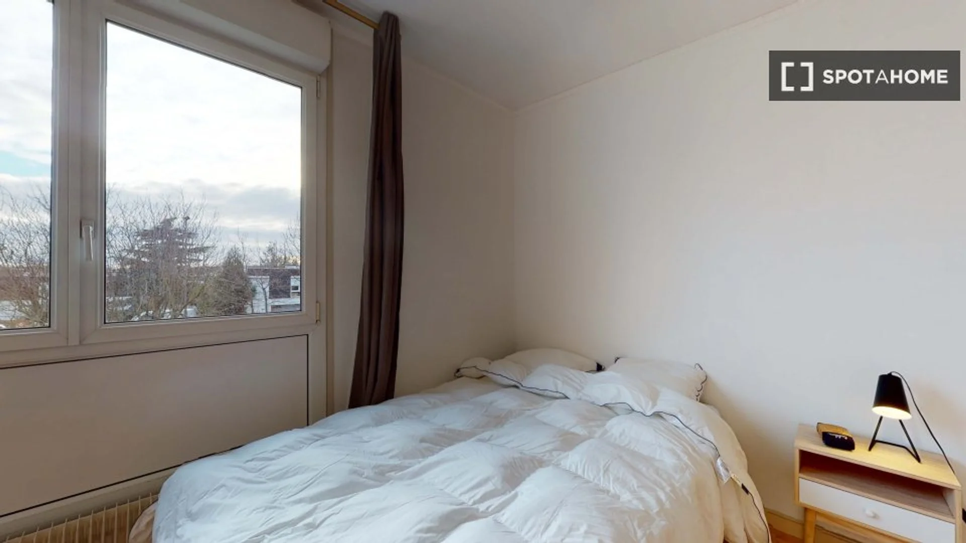 Zimmer in Studentenwohnung in  zu vermieten, voll möbliert