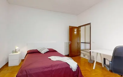 Zimmer mit Doppelbett zu vermieten {area}