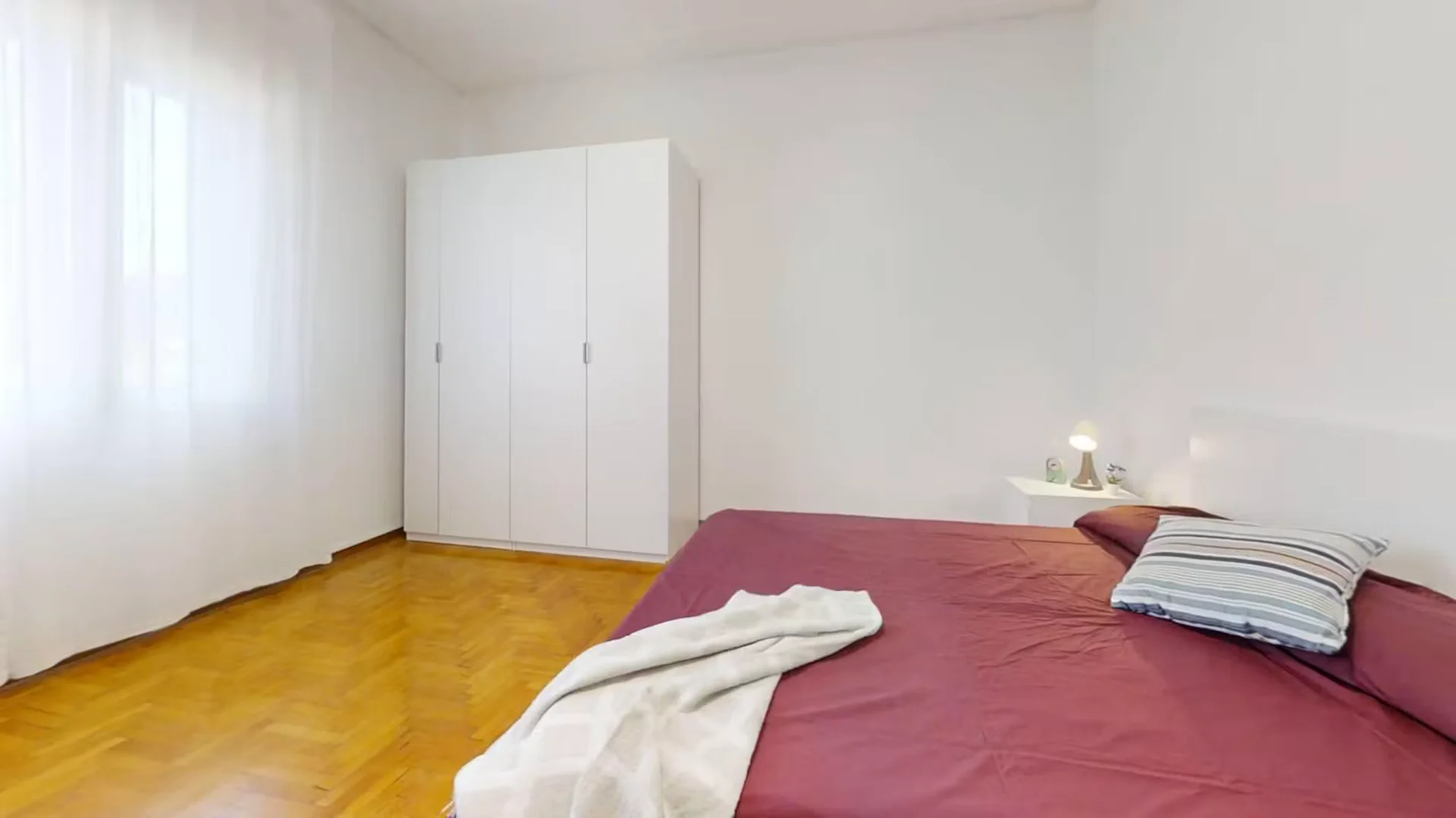 Funktionelles Studentenzimmer perfekt zum Studieren in 