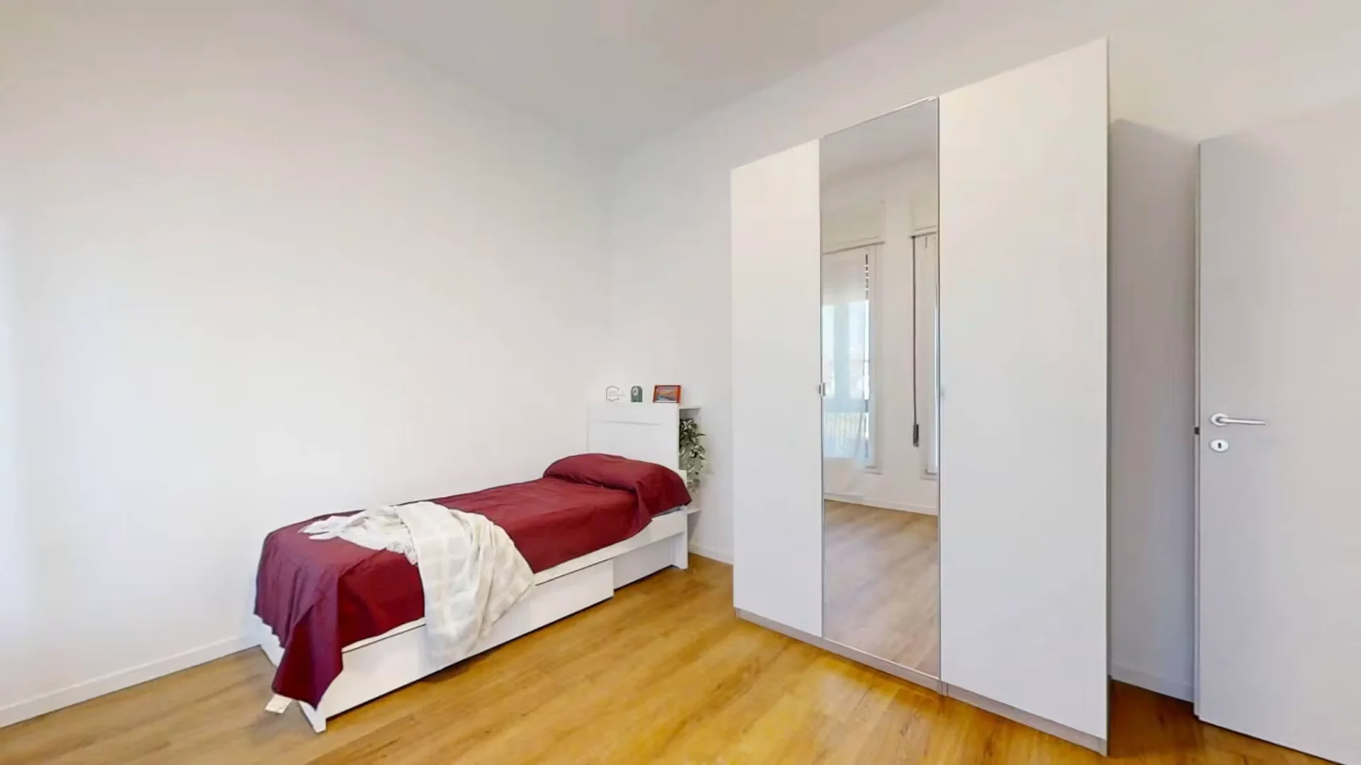 Komfortables und geräumiges Studentenzimmer in 