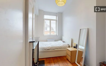 Room for rent with double bed {area}