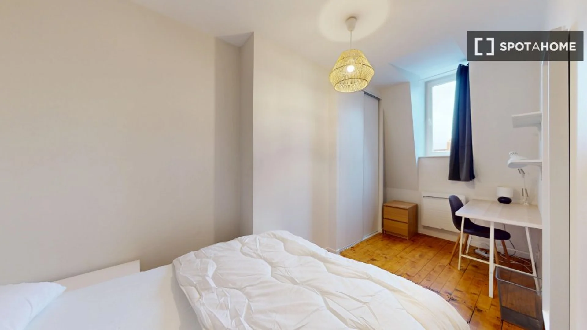 Room for rent in student apartment in , fully furnished