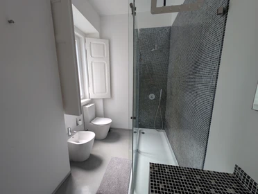 Entire apartment at Rua David Lopes, image 13 of 16