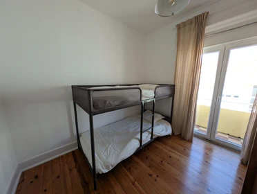 Entire apartment at Rua David Lopes, image 8 of 16