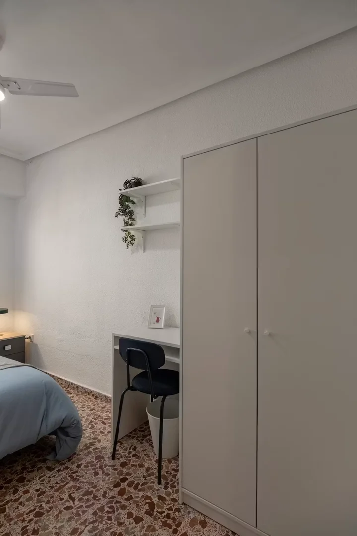 Niedrogi pokój studencki blisko kampusu w 