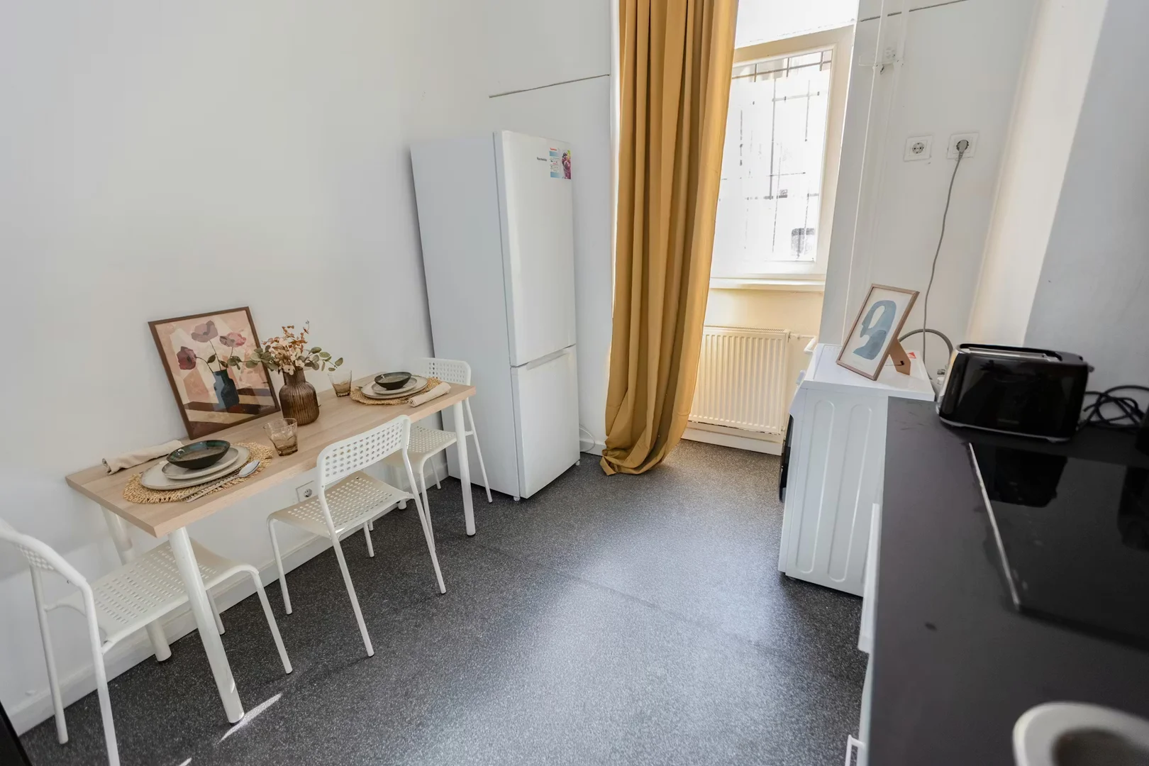 Chambre abordable pour les étudiants avec un bon éclairage dans