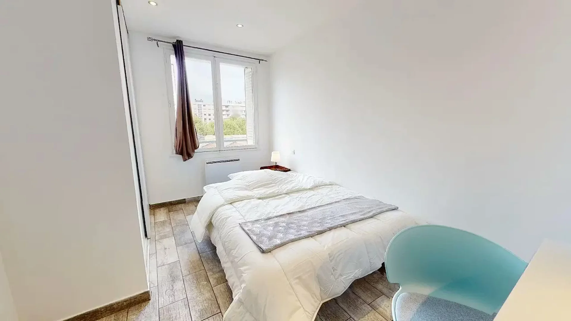 Comfortable and spacious student room in 
