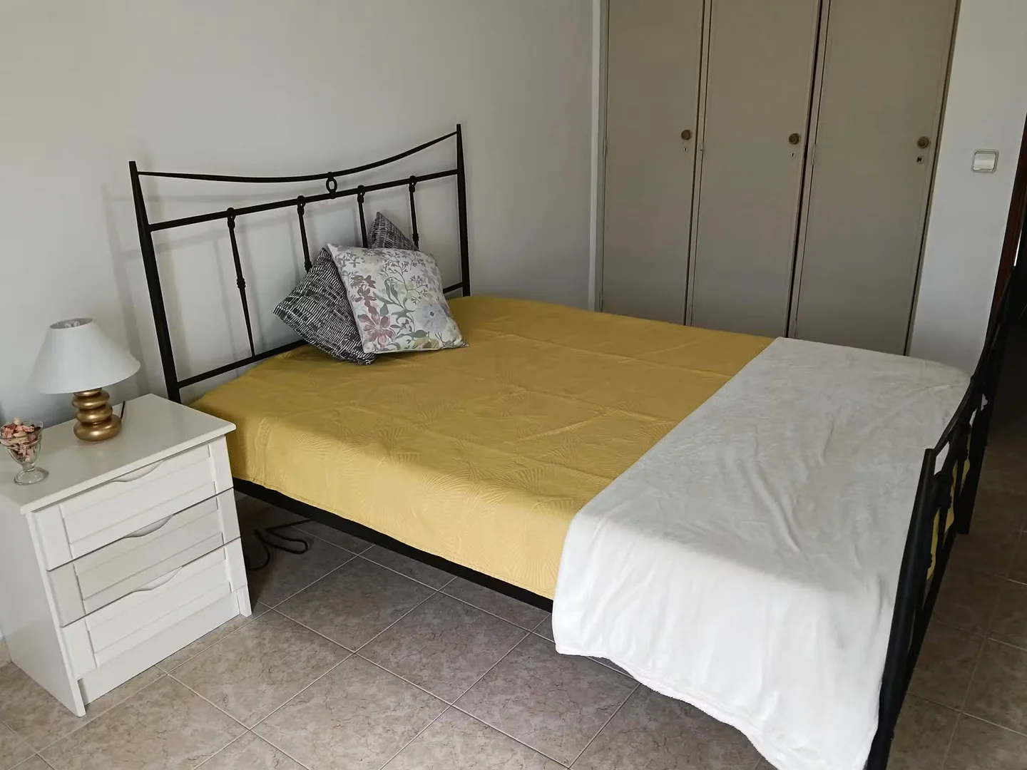 Habitación acogedora para estudiantes disponible en 