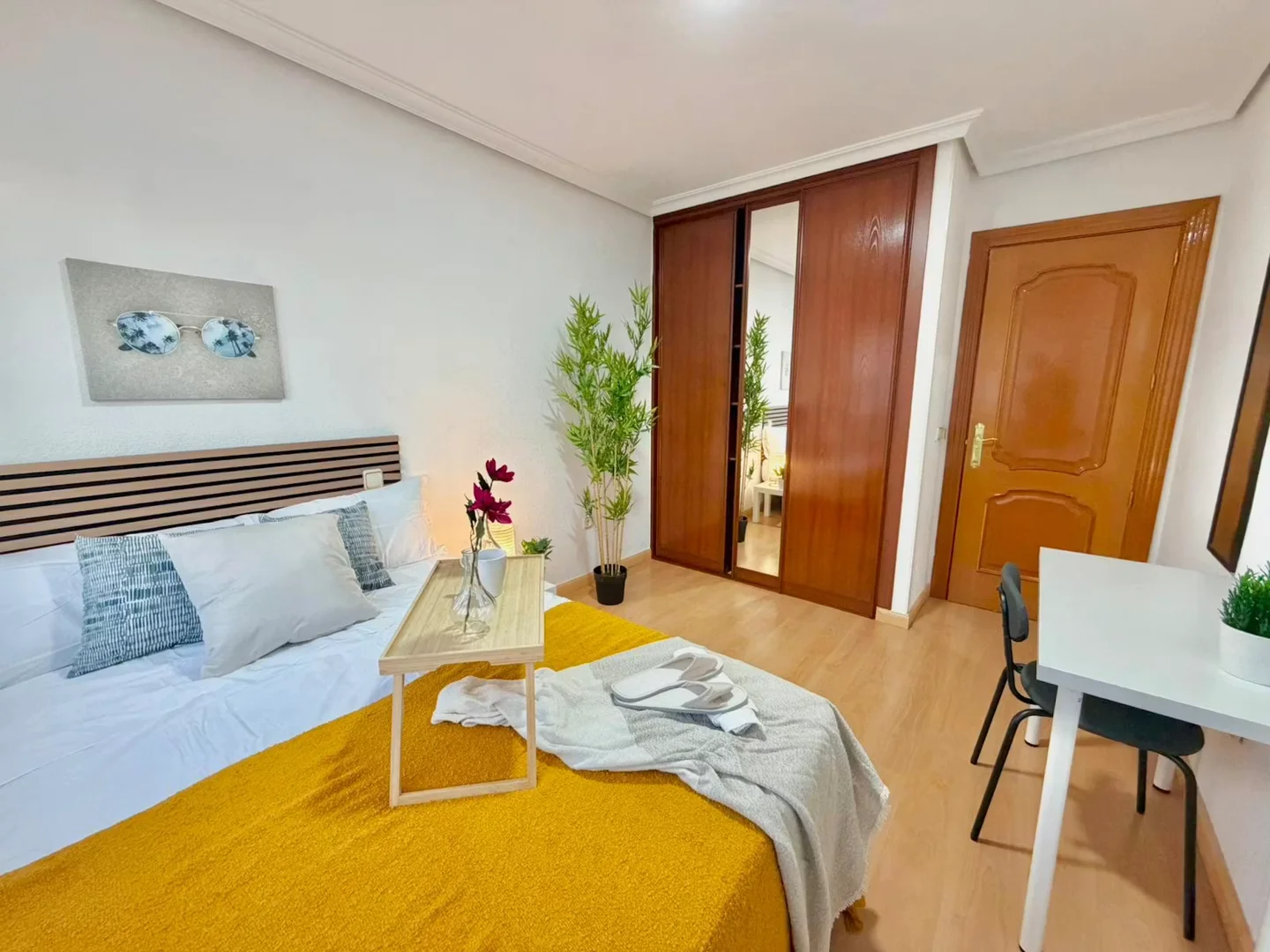 Quarto para alugar em apartamento de estudantes em , totalmente mobilado
