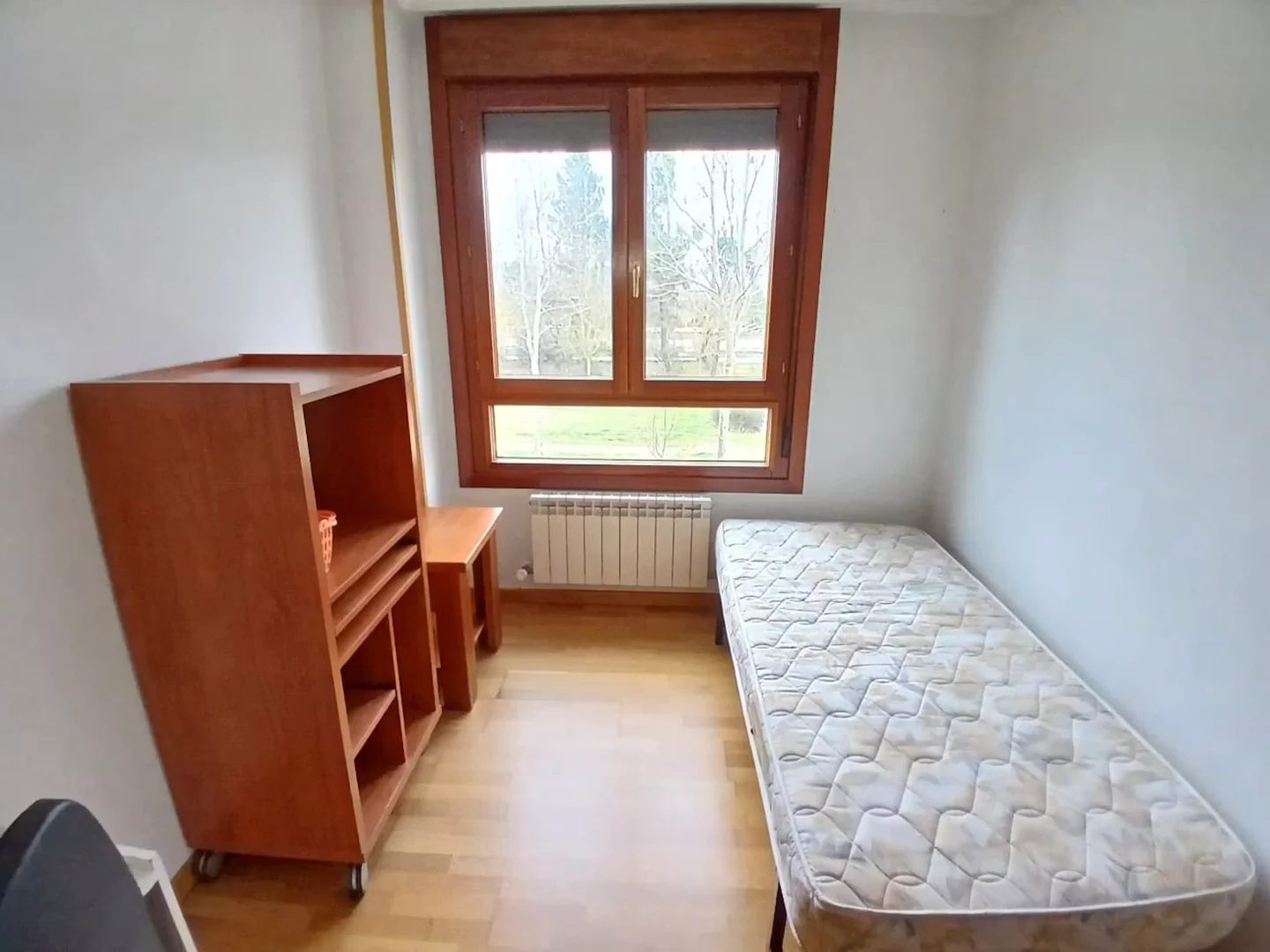 Quarto para alugar em apartamento de estudantes em , totalmente mobilado