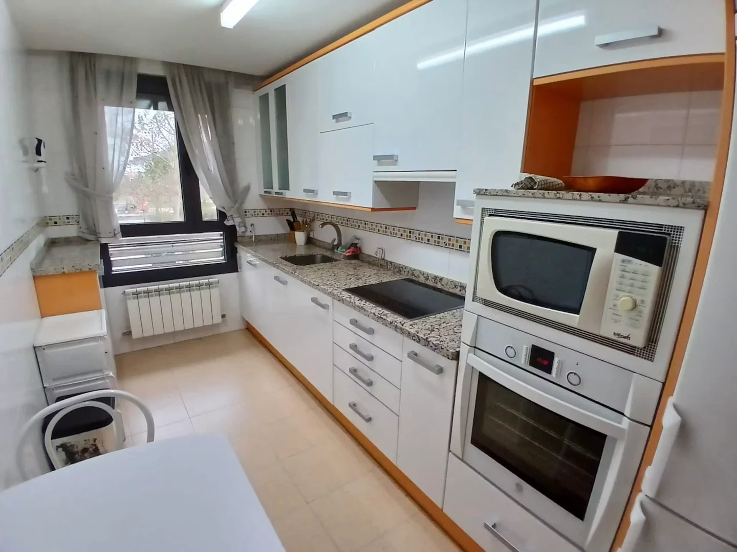 Quarto amigo do estudante em  com comodidades modernas
