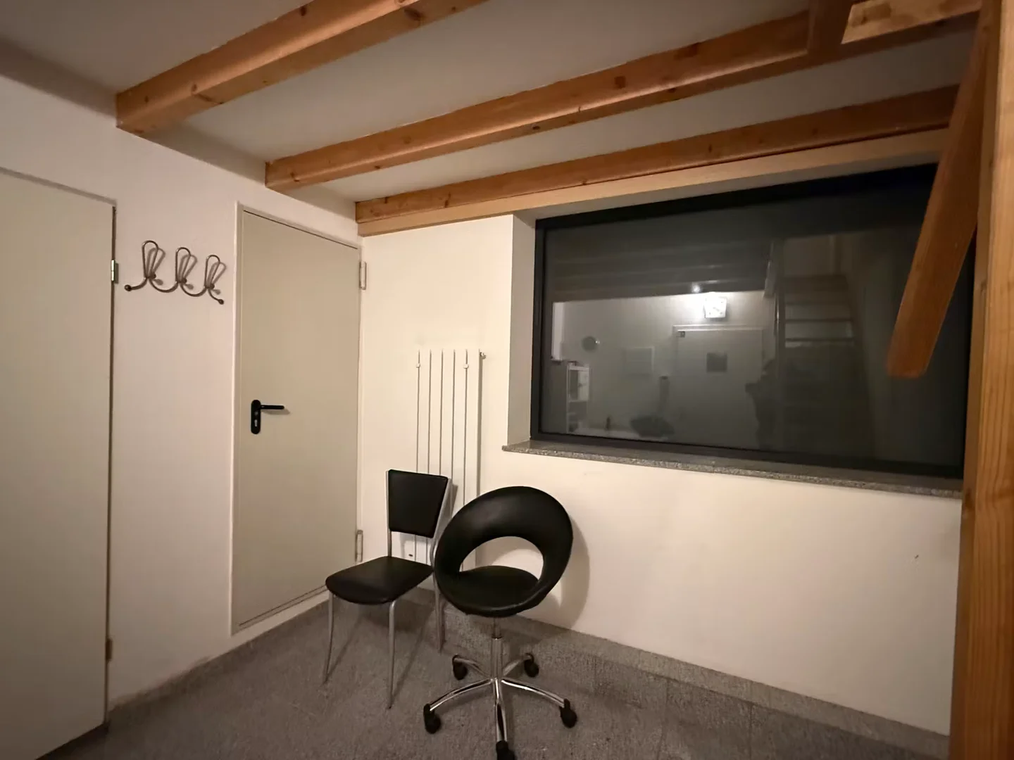 Student-friendly room in  with modern amenities