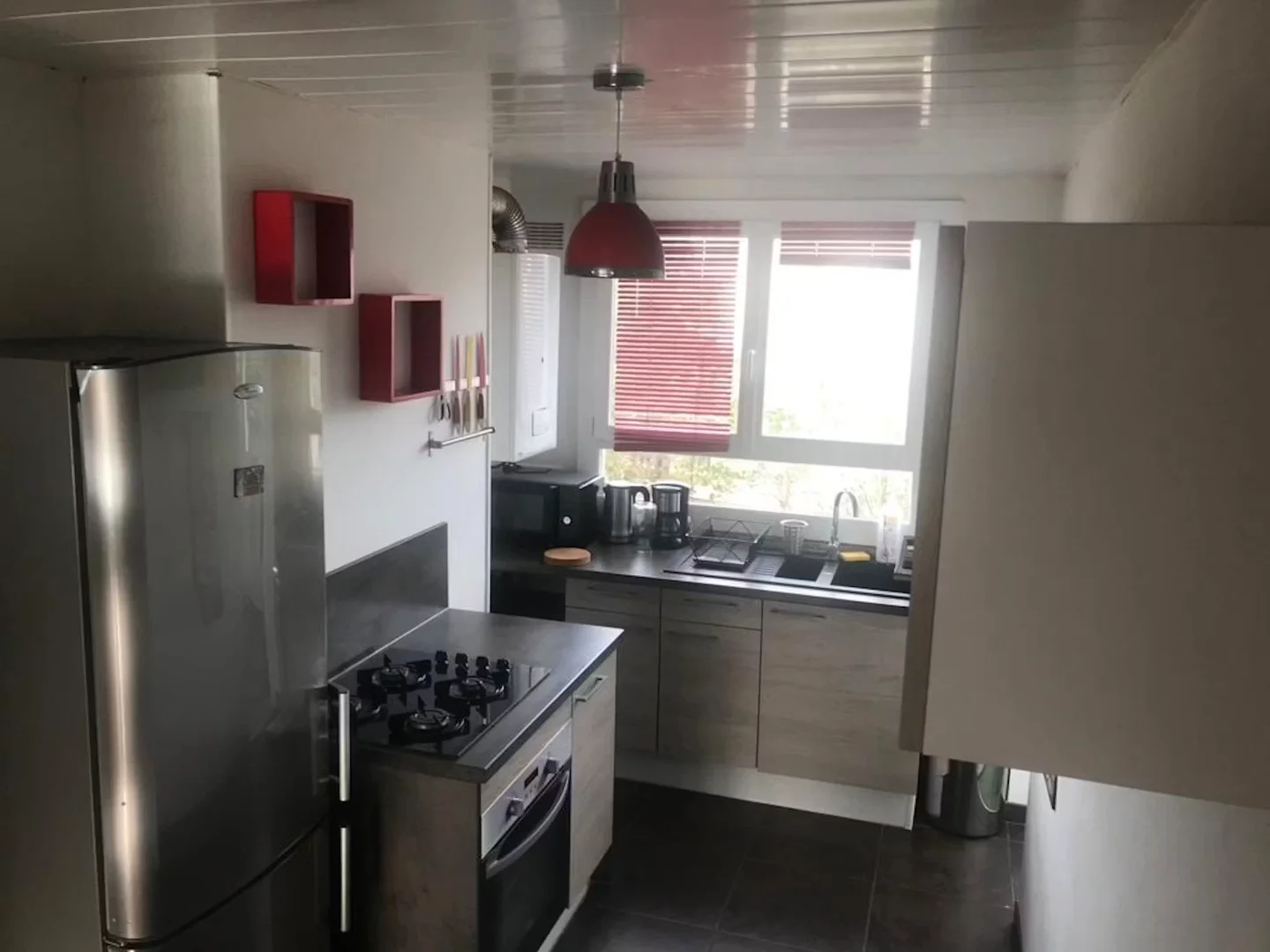 'de öğrenci dairesinde, tamamen mobilyalı kiralık oda