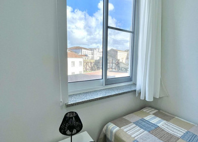 Ponta Delgada de ortak bir dairede kiralık oda