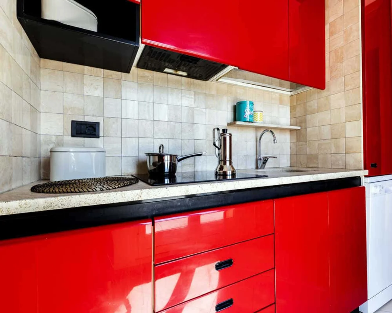 Chambre confortable pour étudiants disponible dans 