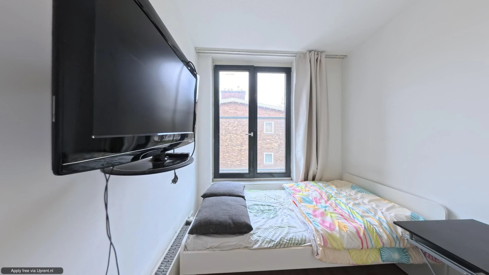 'de modern olanaklara sahip öğrenci dostu oda