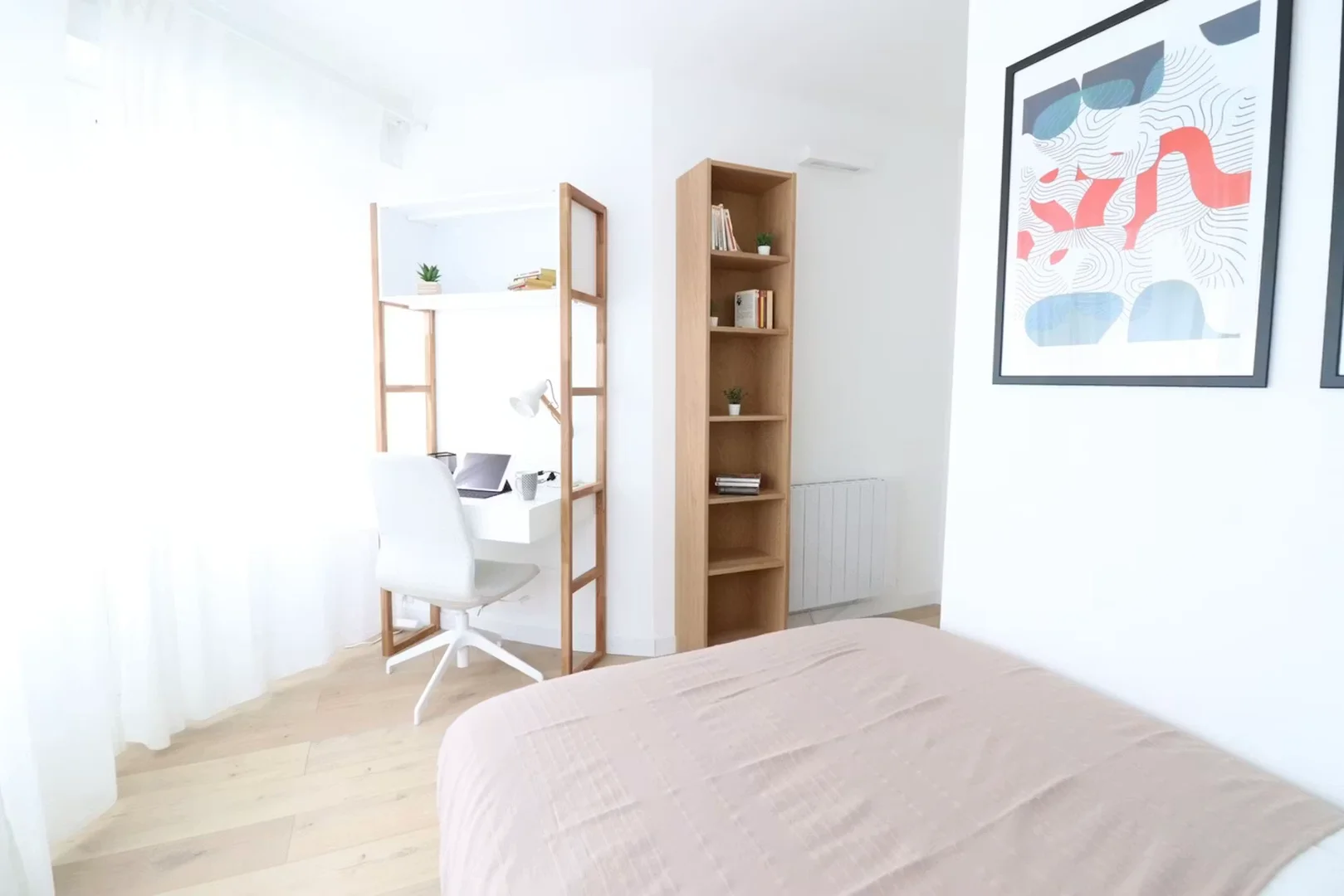 Economical student room with convenient location in 