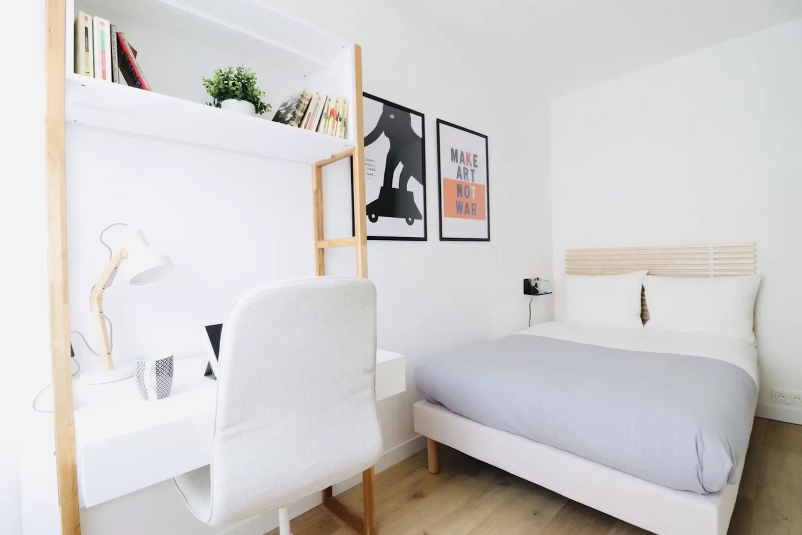 Bright and airy student room with easy university access in 