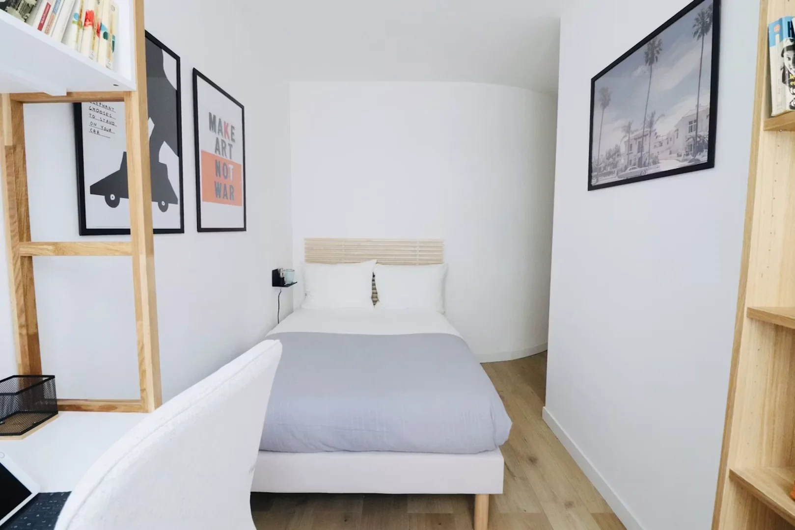 Affordable room for students with ample lighting in 