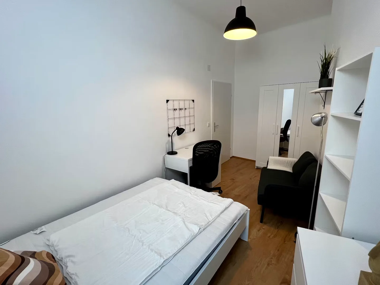 Quarto de estudante económico com localização conveniente em 