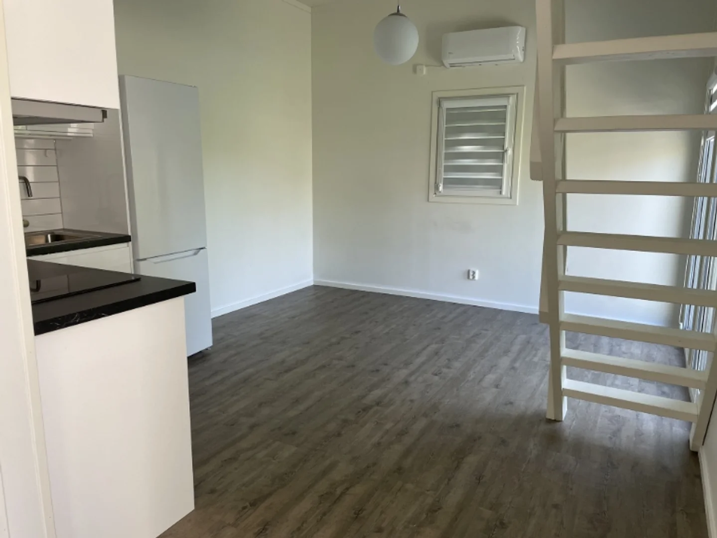 Comfortable and spacious student room in 