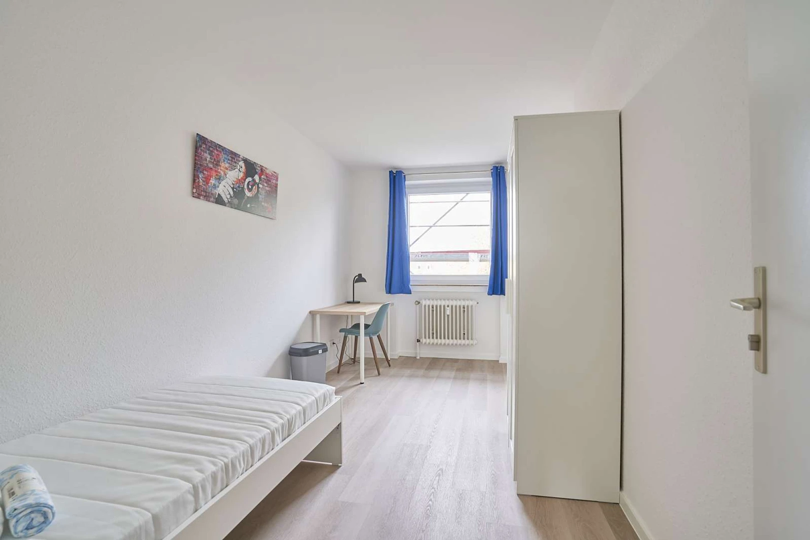 Quarto de estudante económico com localização conveniente em 