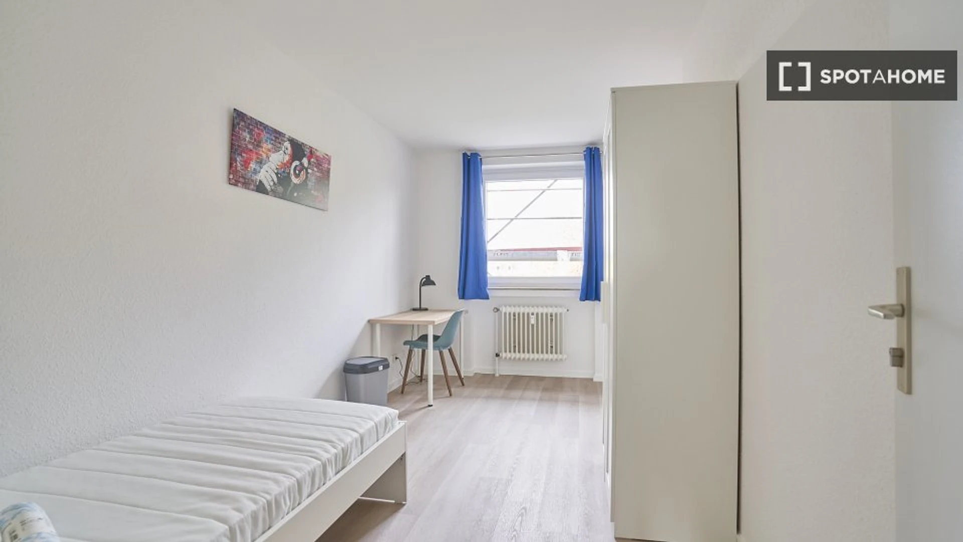 Quarto de estudante económico perto do campus em 
