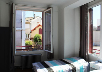 Komplette Wohnung voll möbliert in Limoges