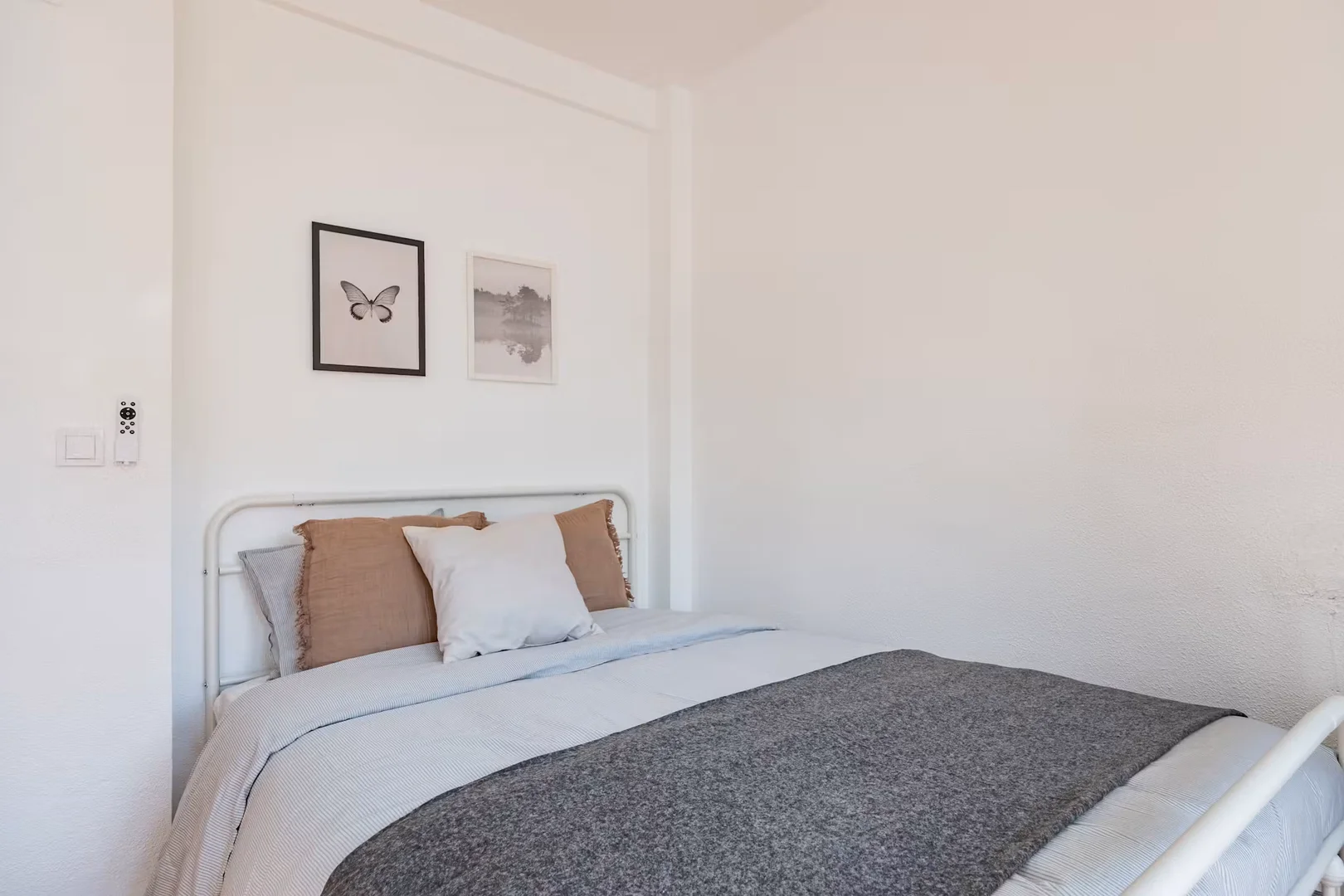 Chambre abordable pour les étudiants avec un bon éclairage dans