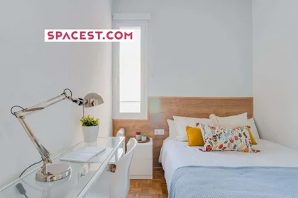 Habitación privada en C/ de Fernán González, 44, 28009 Madrid, Spain, imagen 1 de 20