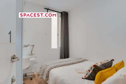 Habitación privada en C/ de Fernán González, 44, 28009 Madrid, Spain, imagen 1 de 20