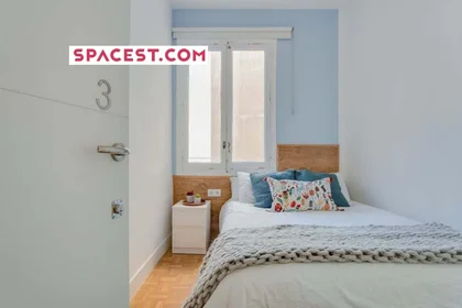 Habitación privada en C/ de Fernán González, 44, 28009 Madrid, Spain, imagen 1 de 20