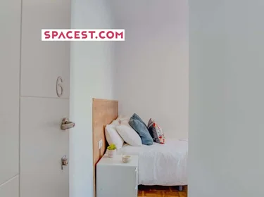 Habitación privada en C/ de Fernán González, 44, 28009 Madrid, Spain, imagen 1 de 20