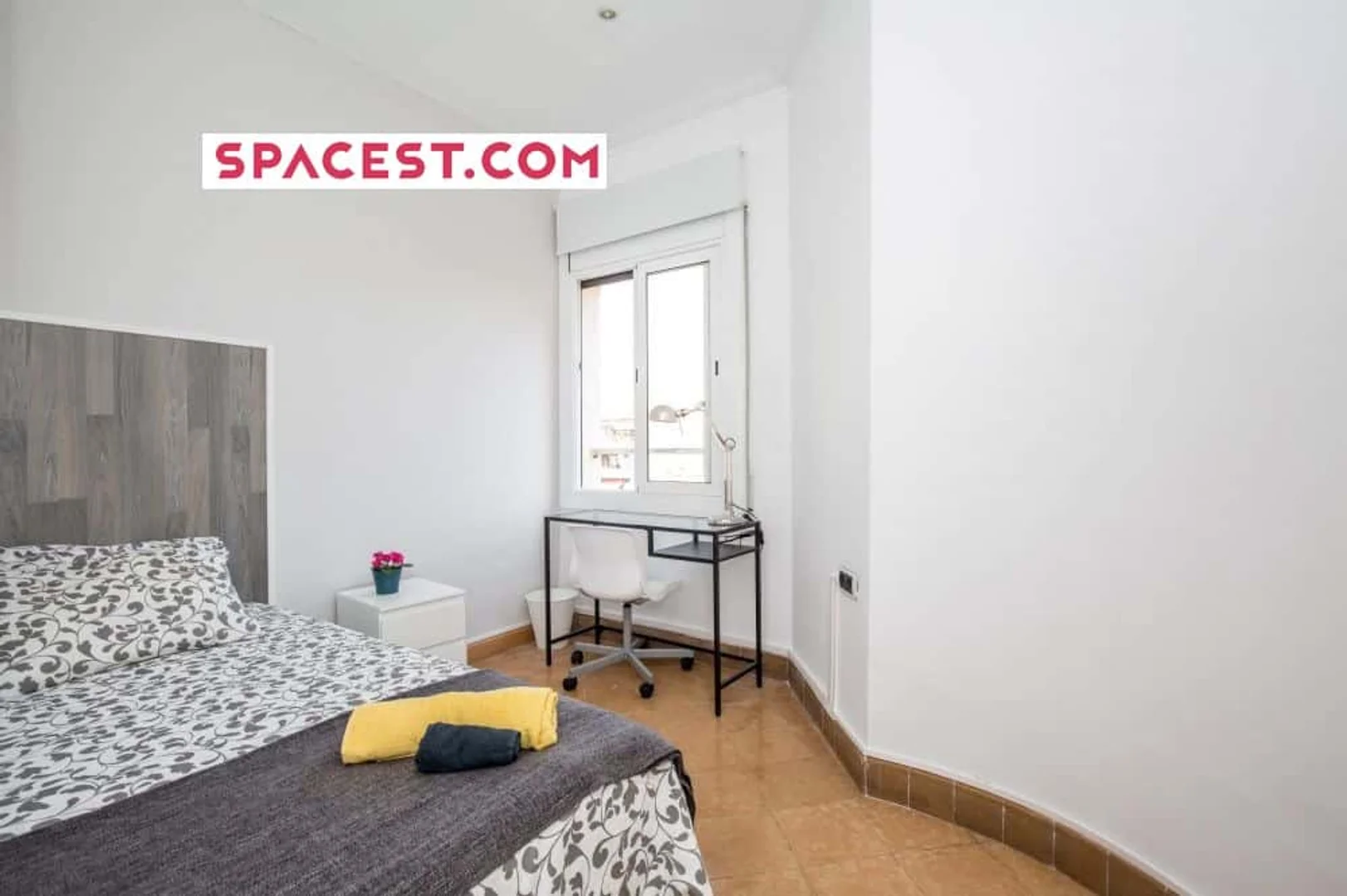 Cozy room for students available in 