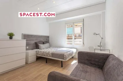 Quarto privado em Carrer de la Floresta, 13, 46022 València, Valencia, Spain, imagem 1 de 14