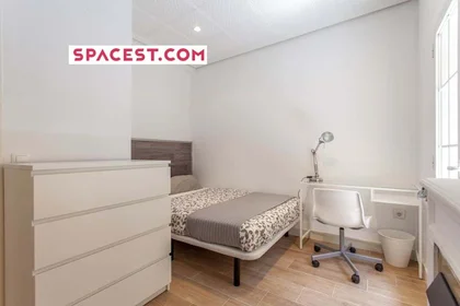 Quarto privado em Carrer de la Floresta, 13, 46022 València, Valencia, Spain, imagem 1 de 13