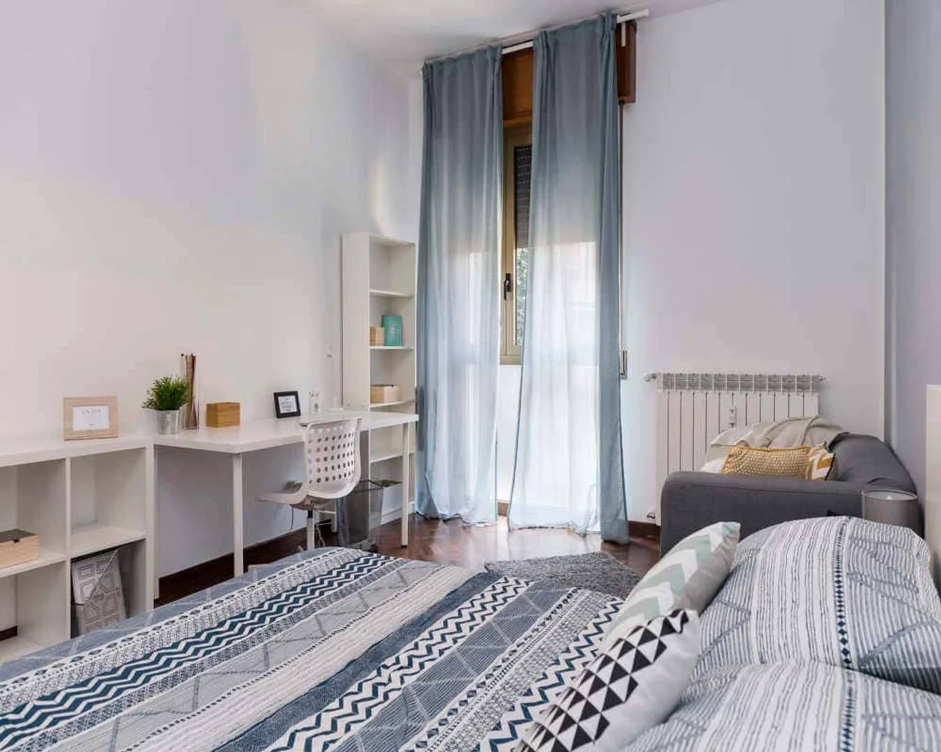Habitación estudiantil amplia y cómoda en 